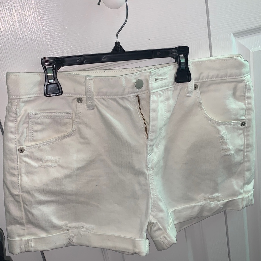 White boyfriend midi shorts size 4.